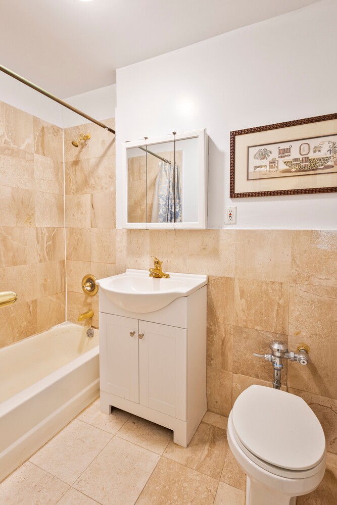 142 E 49TH Street 3DD