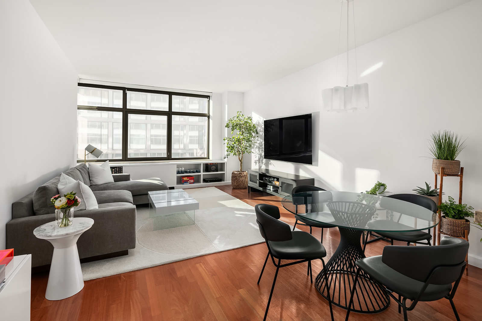 1 MORTON Square 4DE