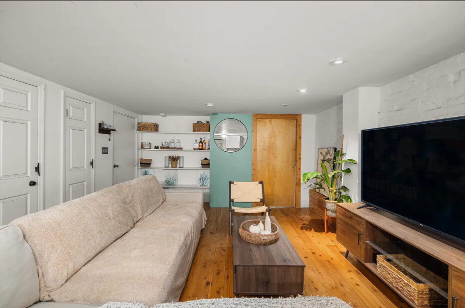362 W 30TH Street HOUSE