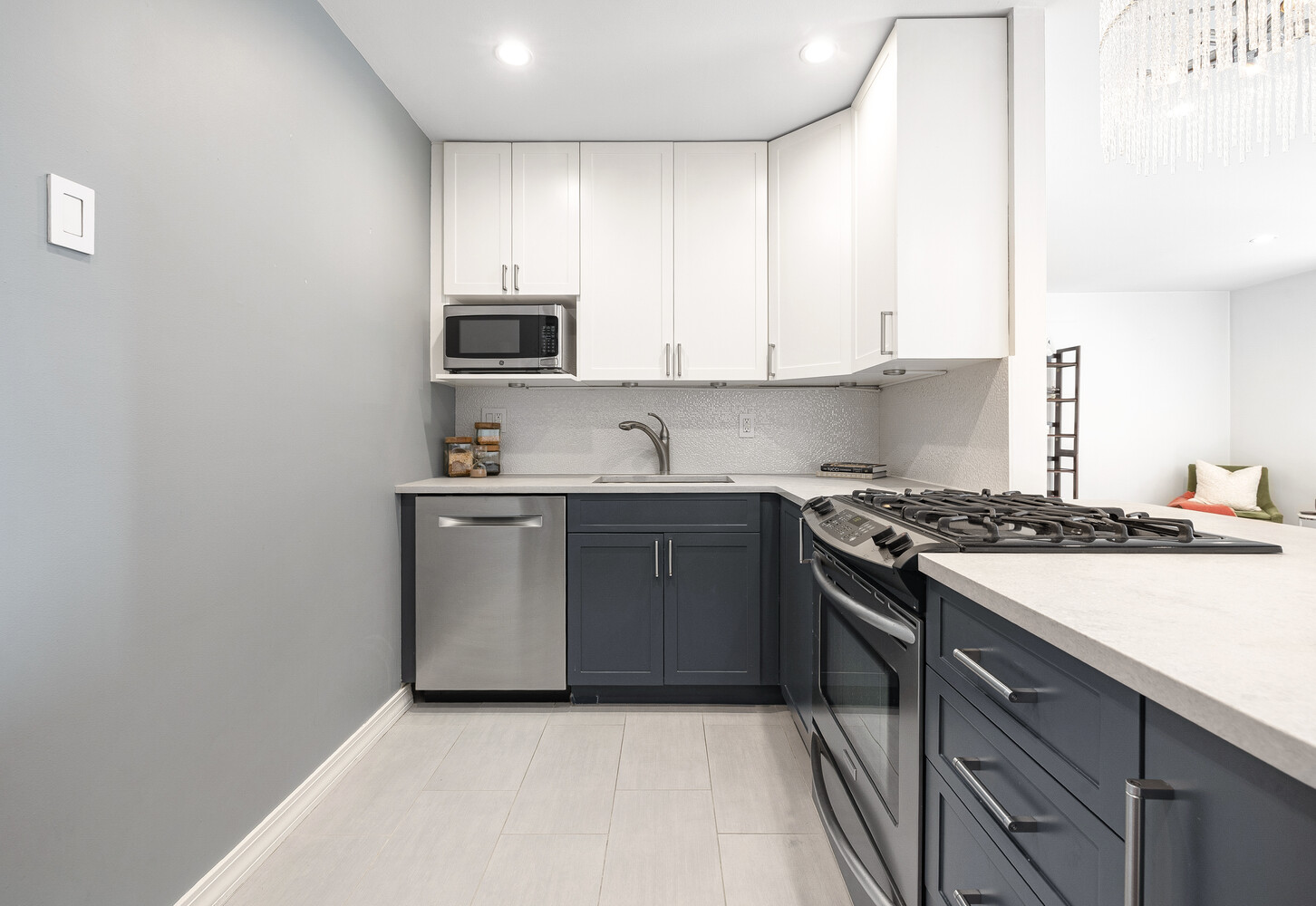 3 HANOVER Square 19J