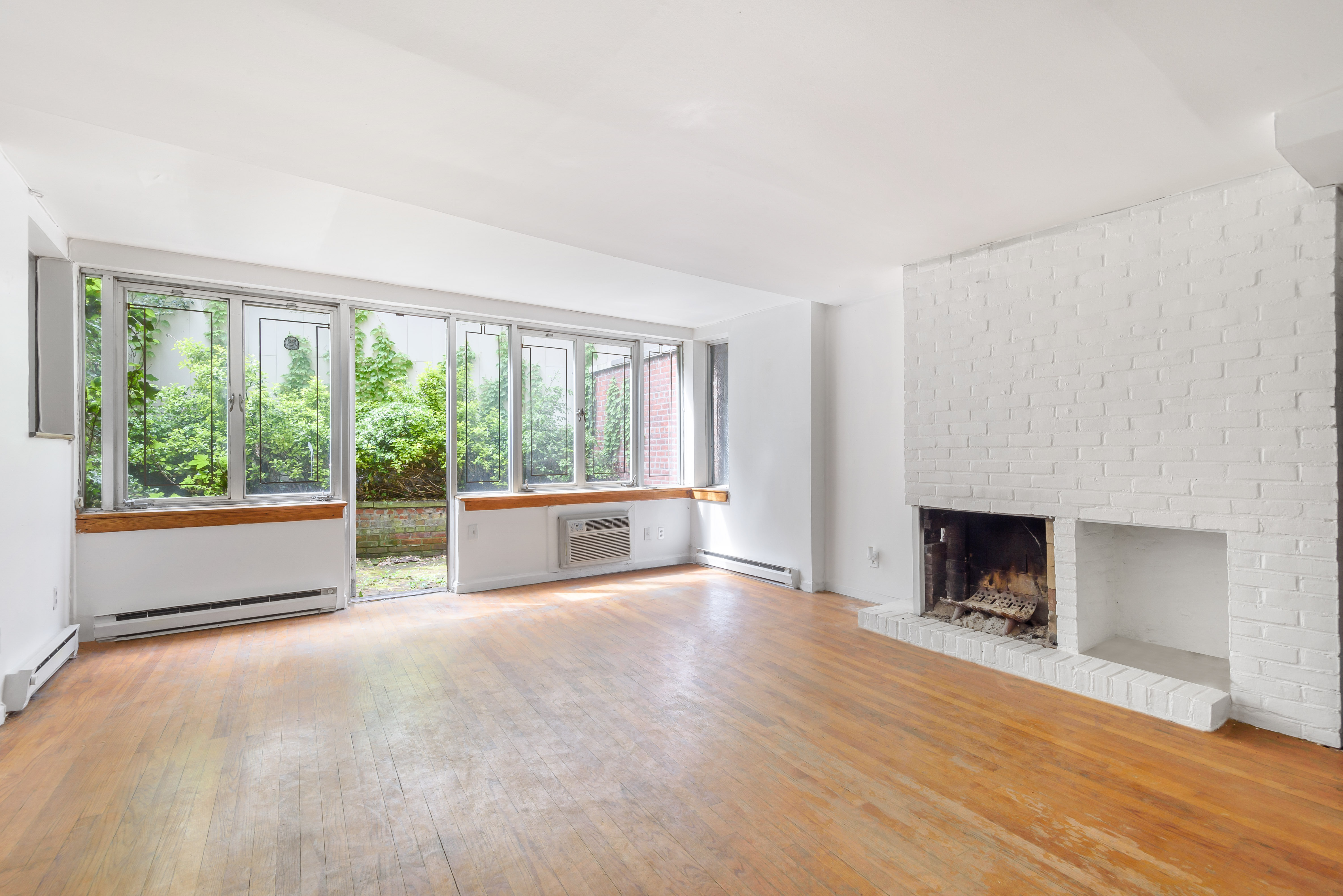 96 Bank Street | West Village Townhouse