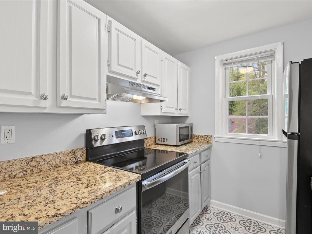 706 S ARLINGTON MILL DRIVE 18203