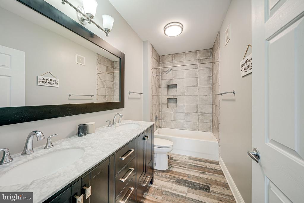 801 S GREENBRIER STREET Unit: 113