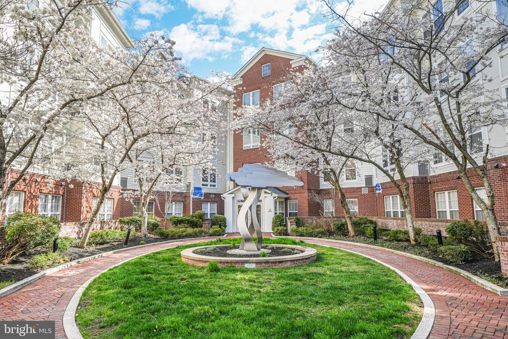 801 S GREENBRIER STREET Unit: 113