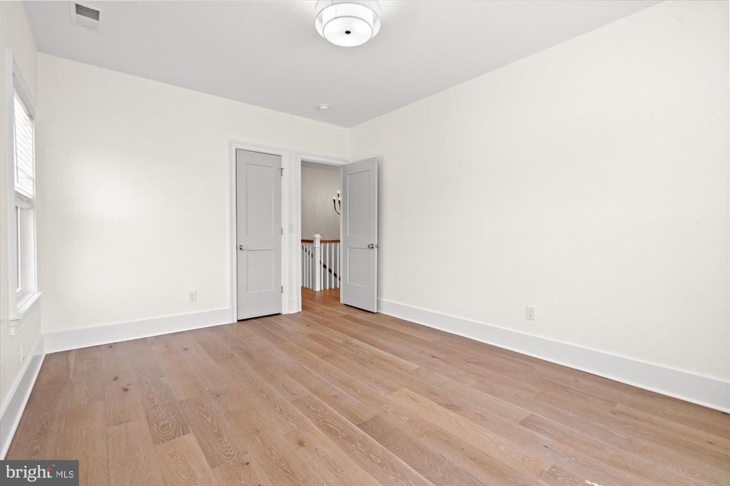 28 W CHAPMAN STREET