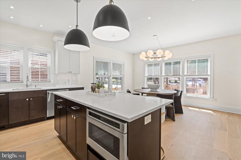 28 W CHAPMAN STREET