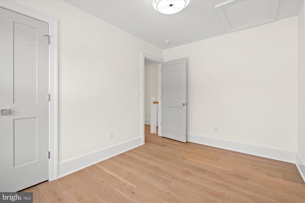 26 W CHAPMAN STREET