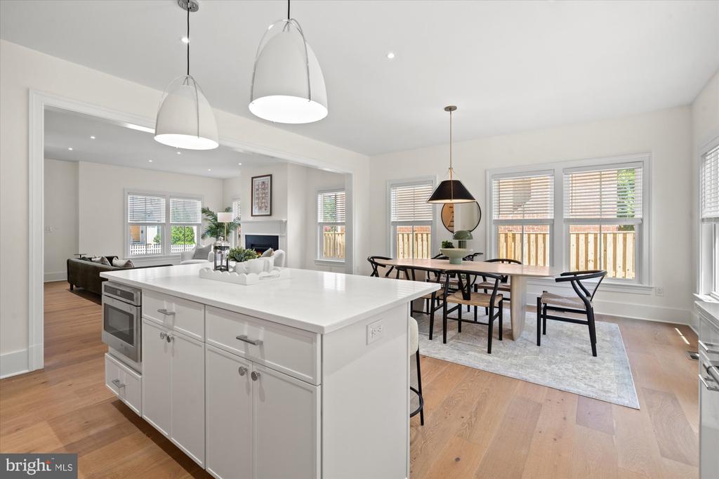 26 W CHAPMAN STREET