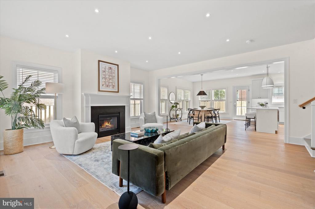 26 W CHAPMAN STREET