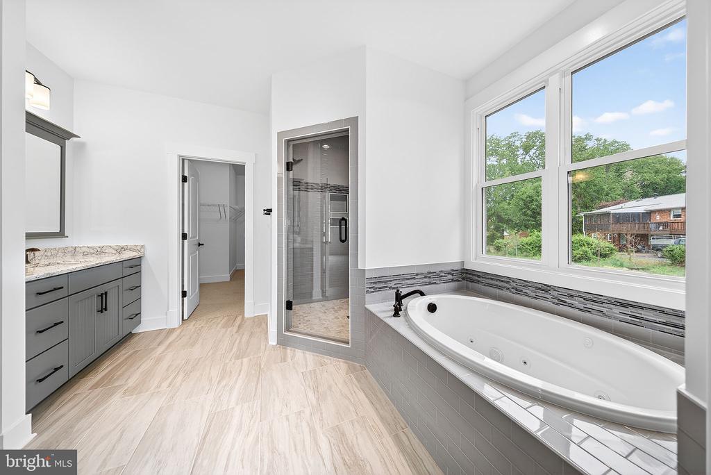 3913 VICTORIA OAKS TRAIL
