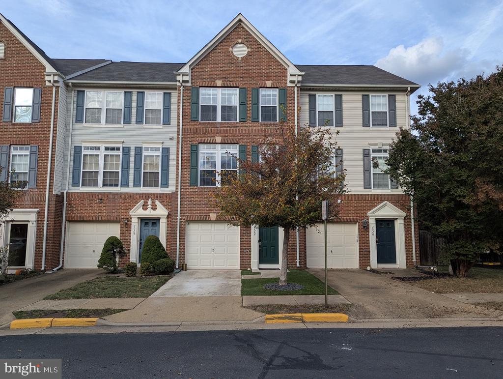 2922 HUNTINGTON GROVE SQUARE