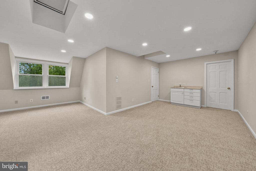 7018 GREEN OAK DRIVE