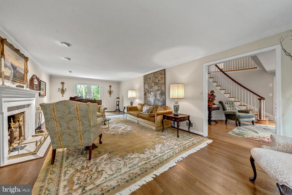 7018 GREEN OAK DRIVE