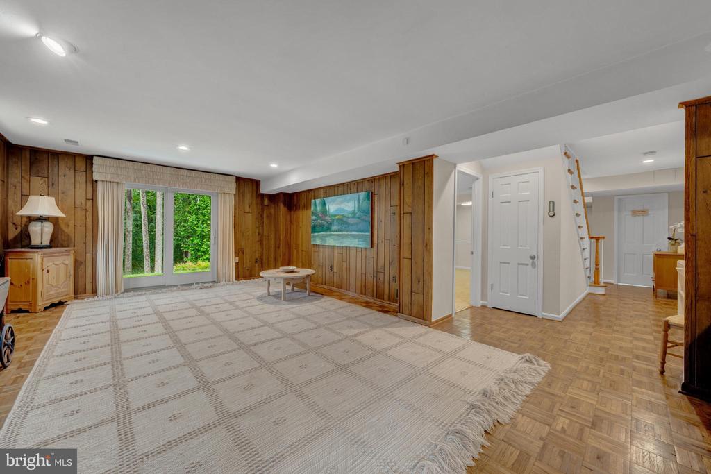 7018 GREEN OAK DRIVE