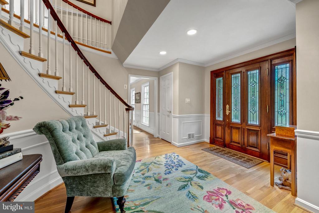 7018 GREEN OAK DRIVE