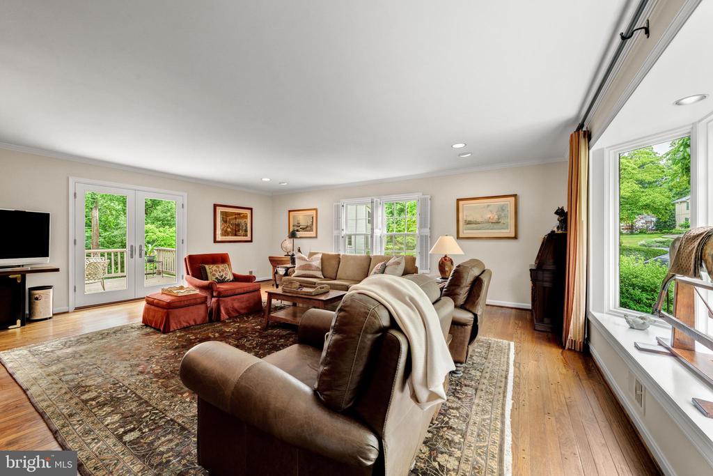7018 GREEN OAK DRIVE