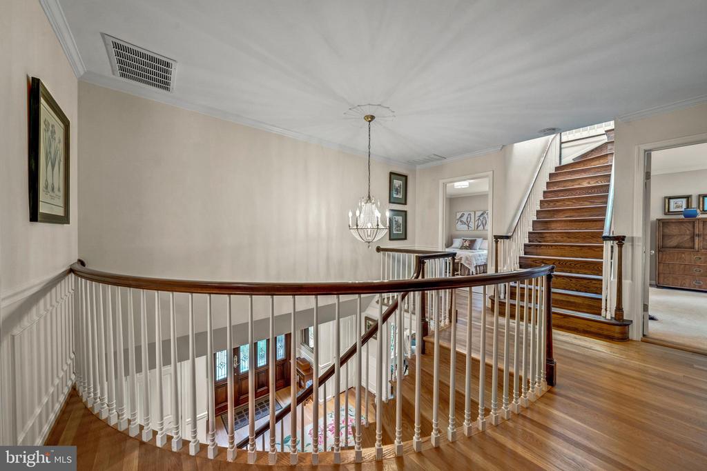 7018 GREEN OAK DRIVE