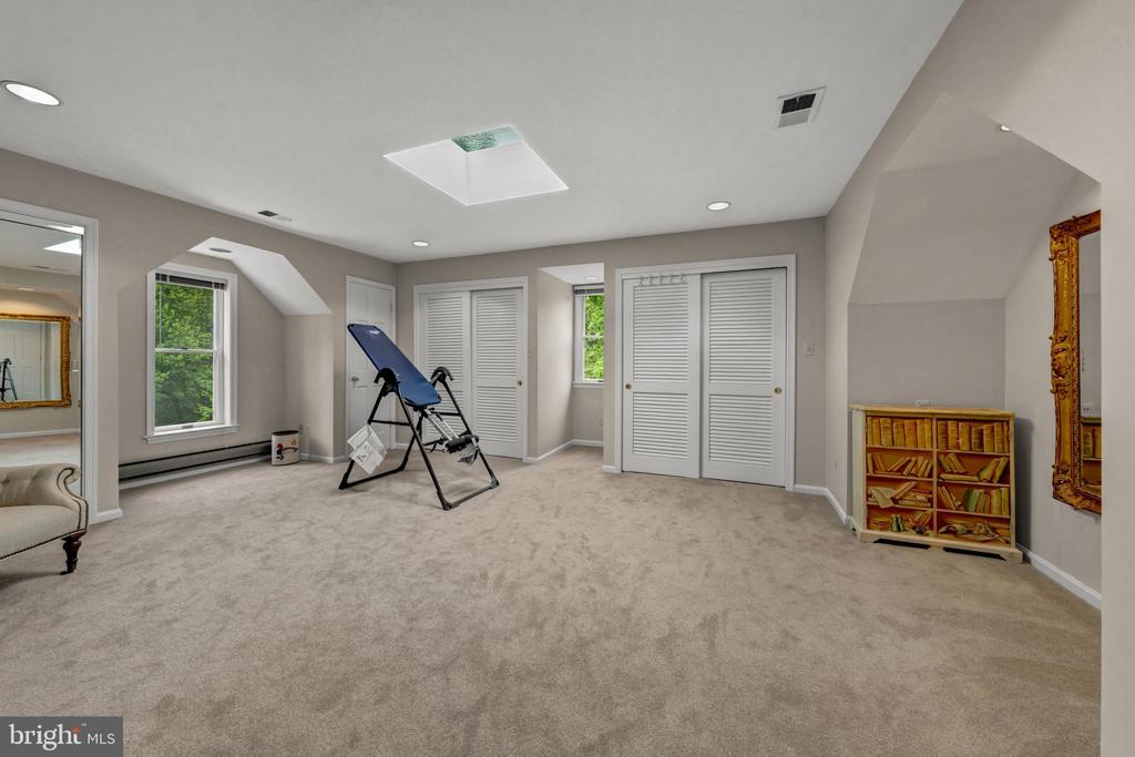 7018 GREEN OAK DRIVE