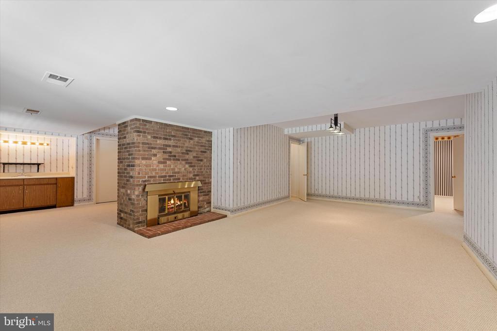 8000 SEVEN HILLS COURT