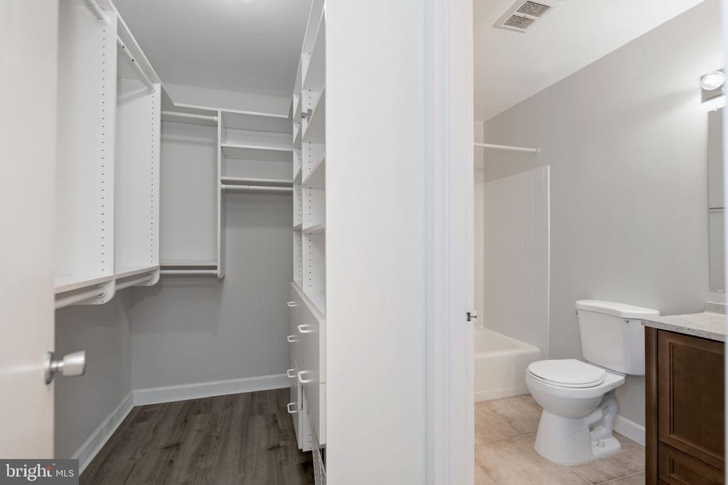 1443 NORTHGATE 22B