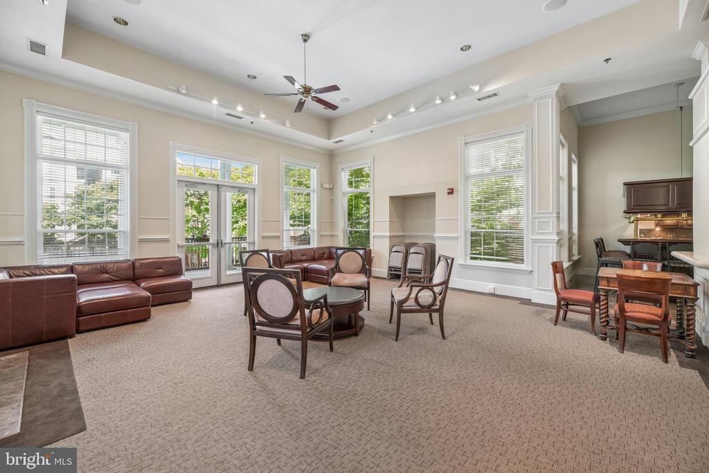 1591 SPRING GATE DRIVE 3311