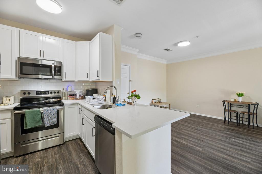 1591 SPRING GATE DRIVE 3311