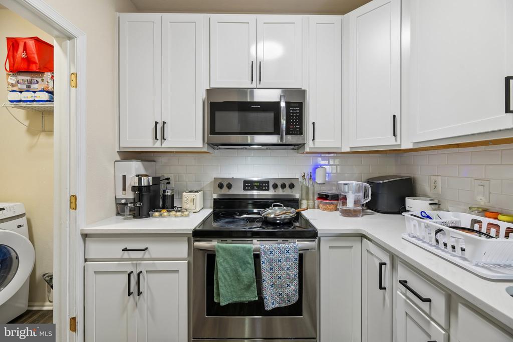 1591 SPRING GATE DRIVE 3311