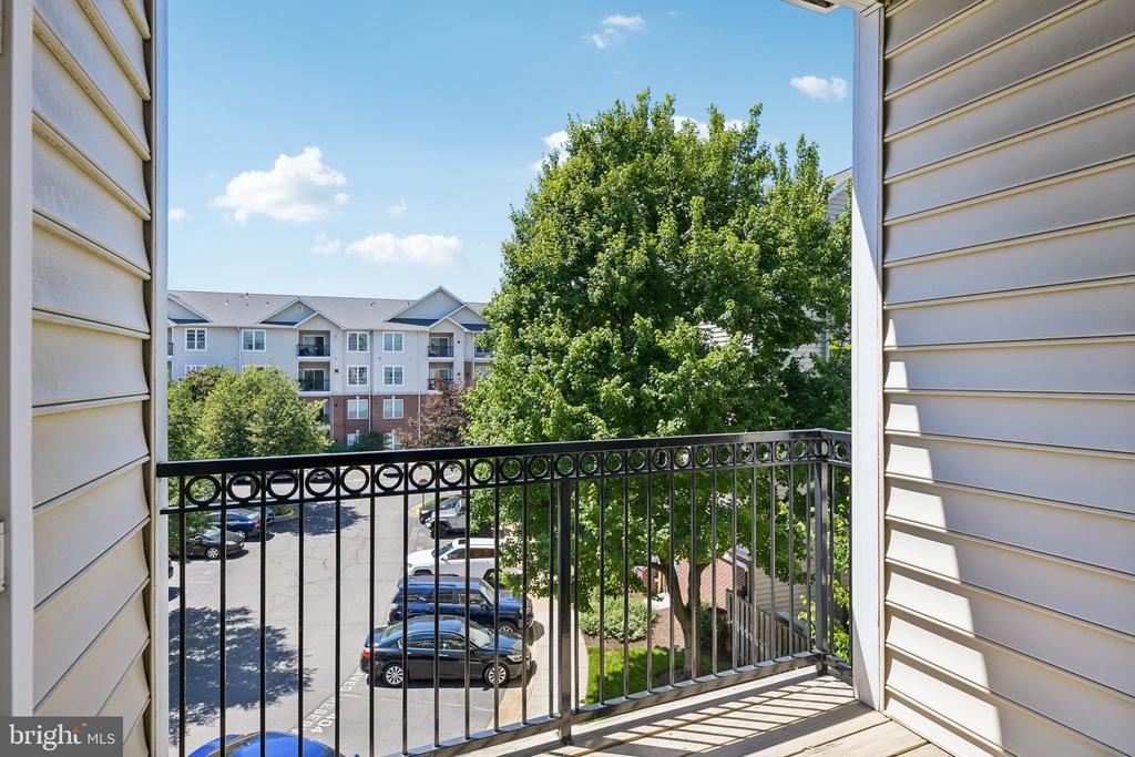 1591 SPRING GATE DRIVE 3311