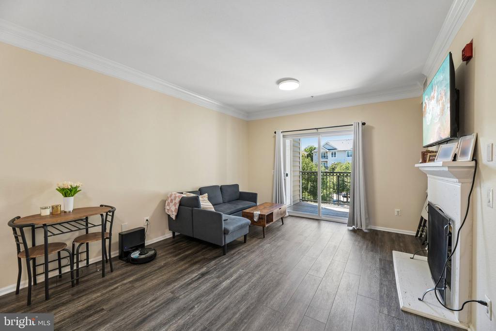 1591 SPRING GATE DRIVE 3311