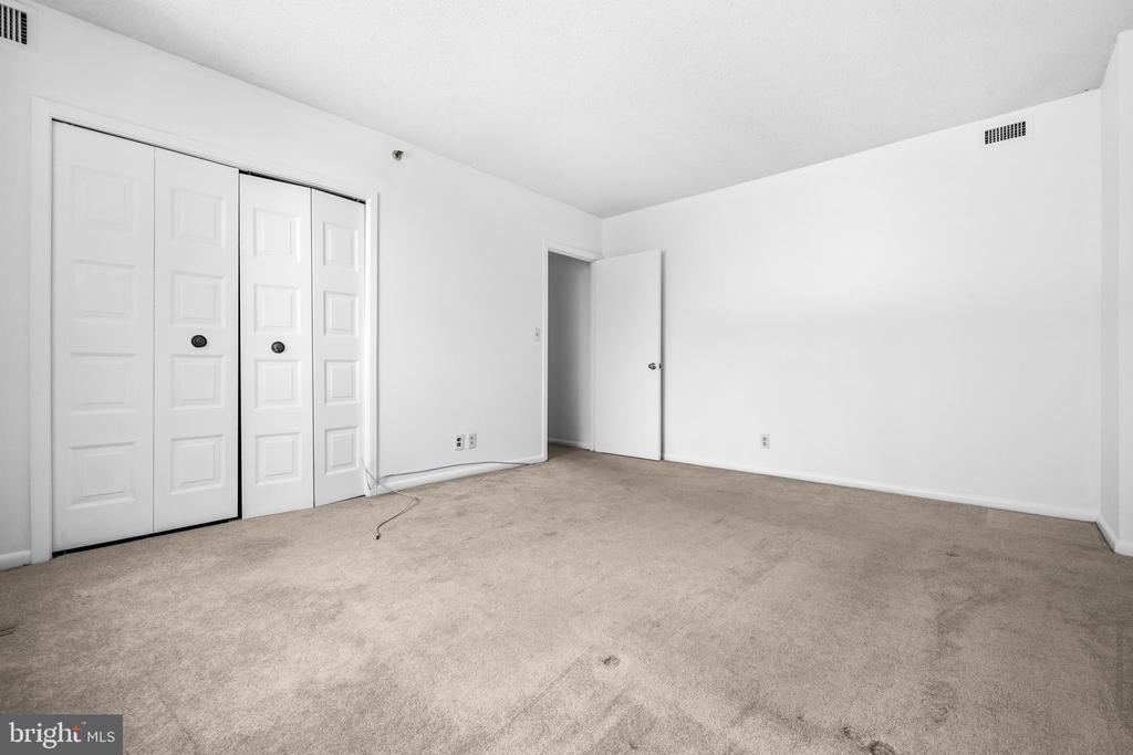 5501 SEMINARY ROAD 111S