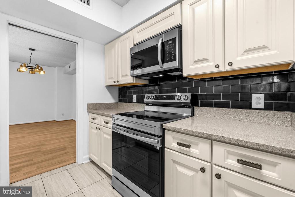 5501 SEMINARY ROAD 111S