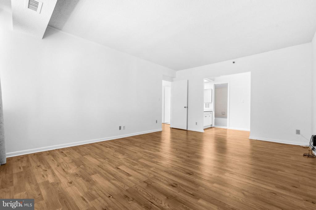 5501 SEMINARY ROAD 111S