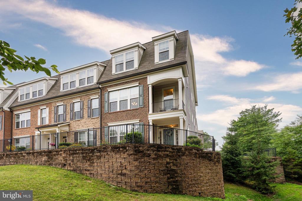 5951 CLAPTON COURT