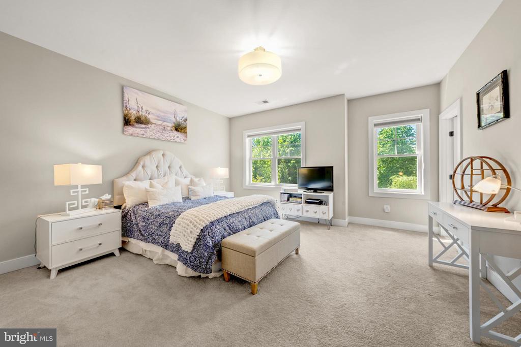 2998 BEECHWOOD LANE