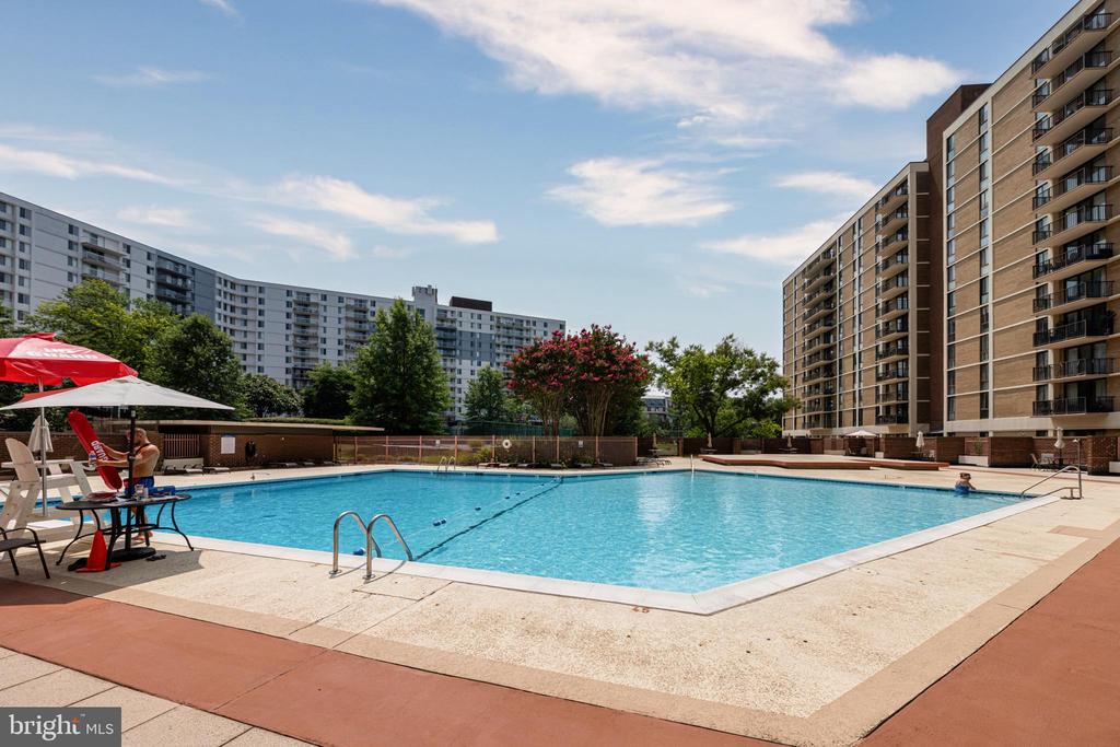 6800 FLEETWOOD ROAD Unit: 313