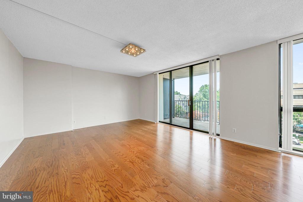 6800 FLEETWOOD ROAD Unit: 313