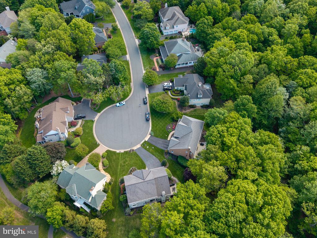 8125 CROOKED OAKS COURT