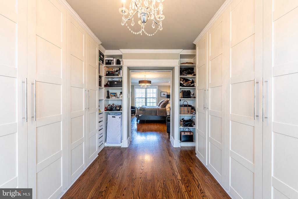8125 CROOKED OAKS COURT