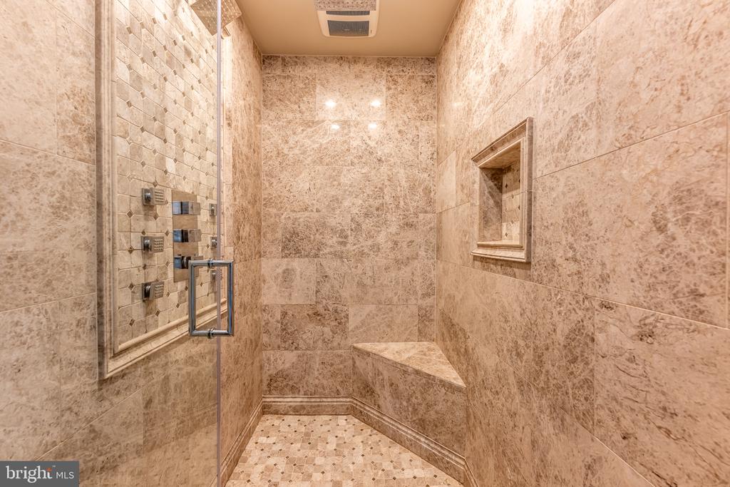 8125 CROOKED OAKS COURT