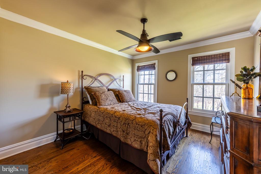 8125 CROOKED OAKS COURT