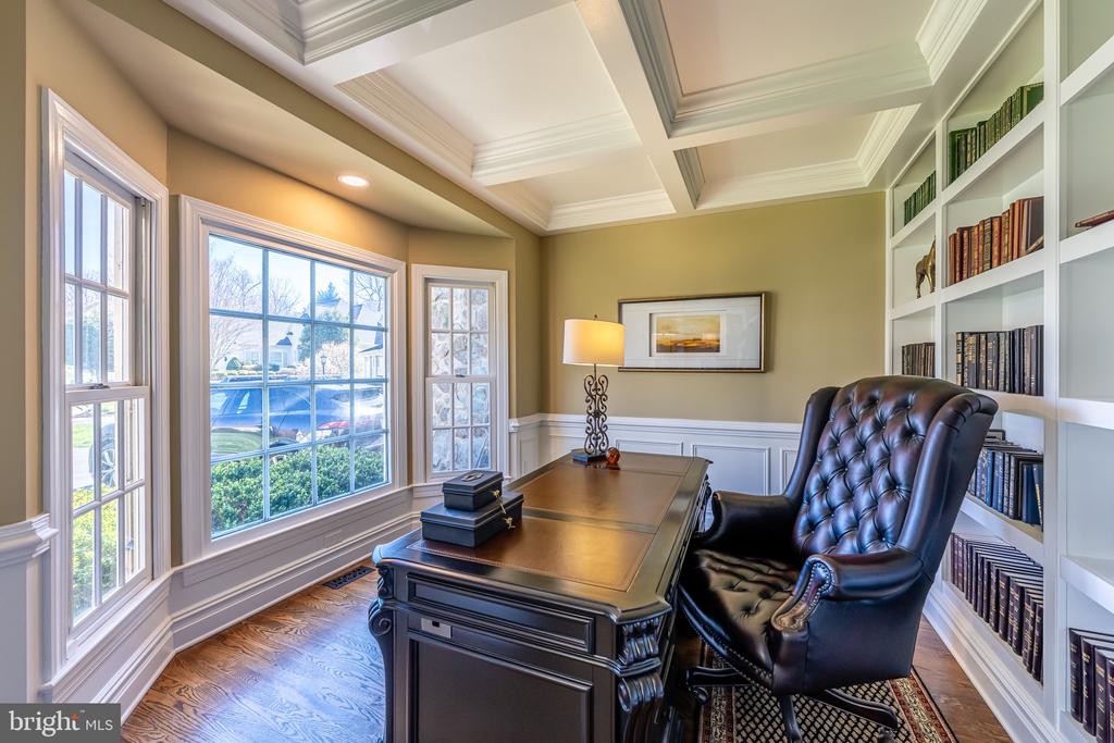8125 CROOKED OAKS COURT