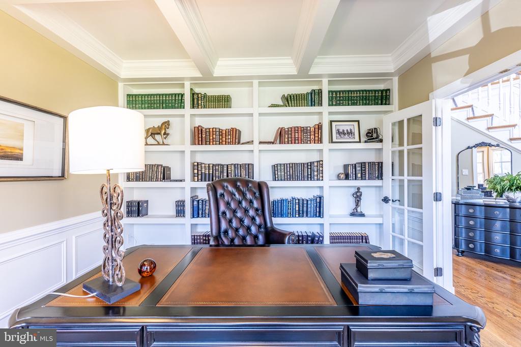 8125 CROOKED OAKS COURT