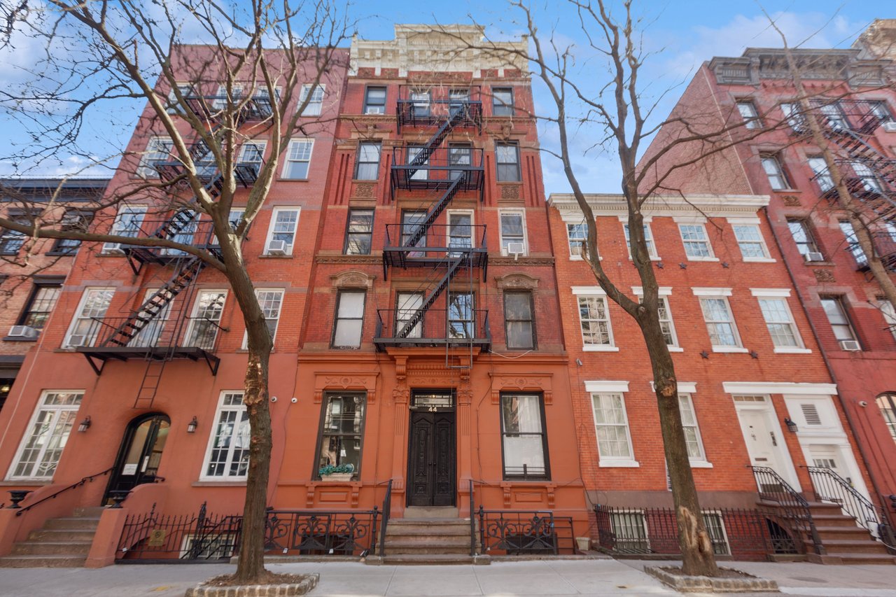 44 Perry St - Building