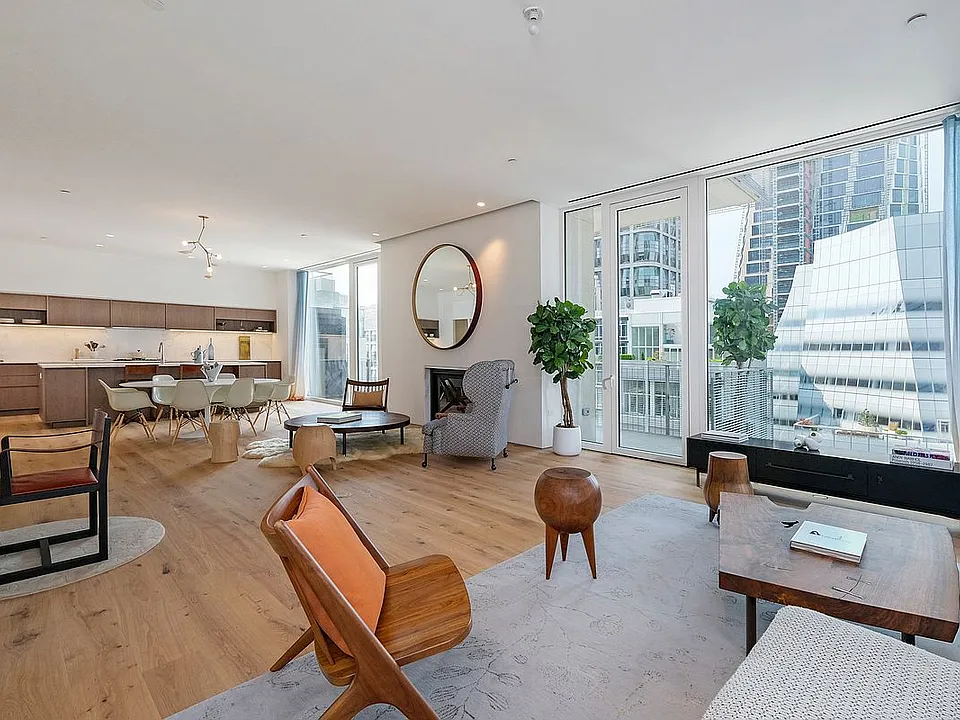 532 West 20th Street Unit: 7
